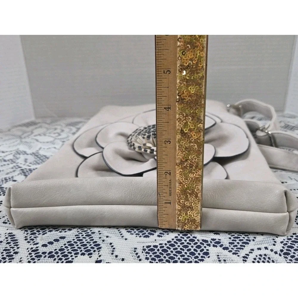 Boutique To U Crossbody Bag Lt Gray Flower Accent Adjustable Strap Fabric Inside